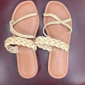 Universal Thread Beige Twist Sandals